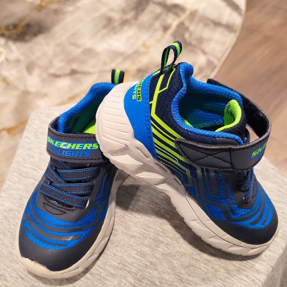 Toddler Boy's Light Up Sketchers SZ 7